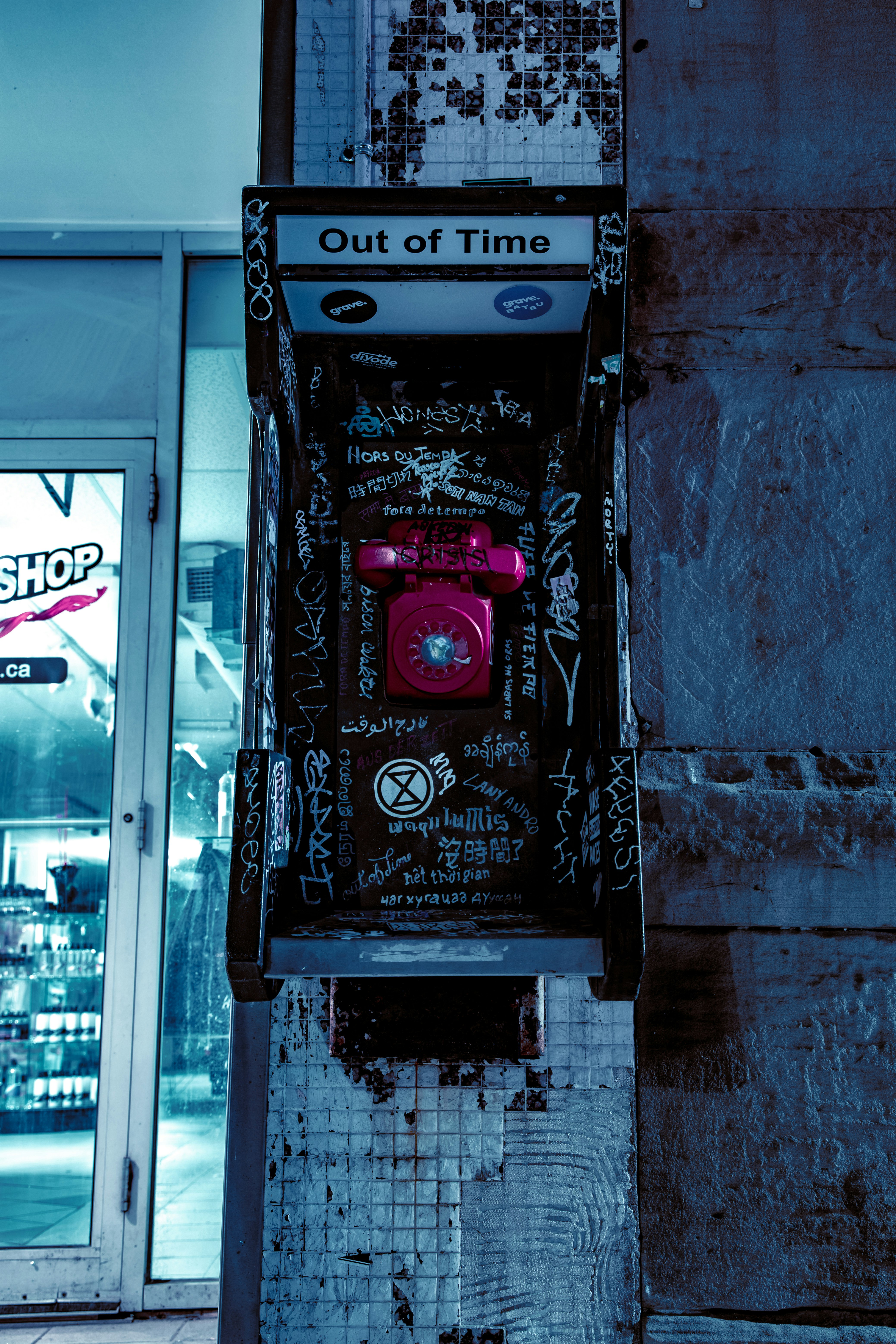 black and red coca cola vending machine